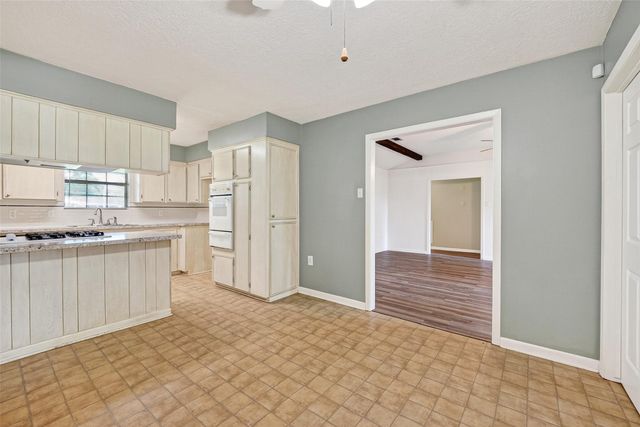 210 Woodhaven Street, Highlands, TX 77562