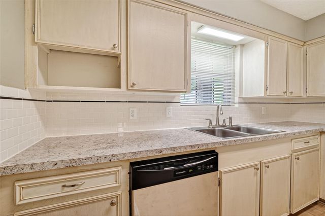 210 Woodhaven Street, Highlands, TX 77562