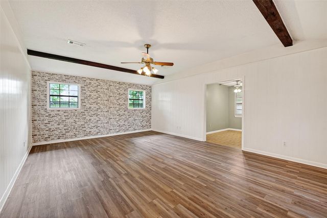210 Woodhaven Street, Highlands, TX 77562