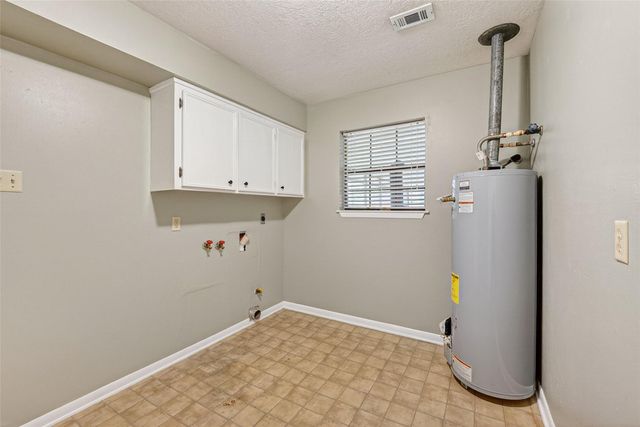 210 Woodhaven Street, Highlands, TX 77562