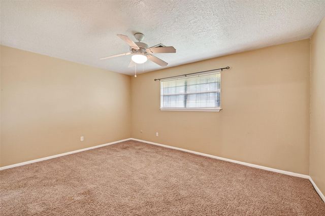 210 Woodhaven Street, Highlands, TX 77562