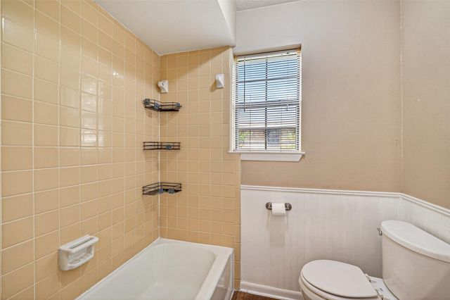 210 Woodhaven Street, Highlands, TX 77562