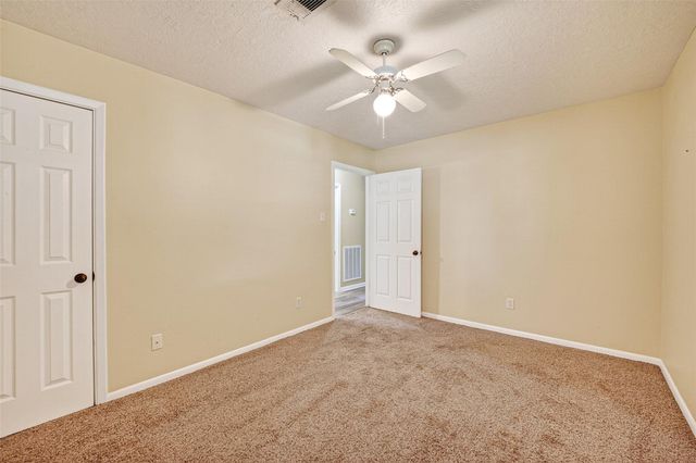 210 Woodhaven Street, Highlands, TX 77562