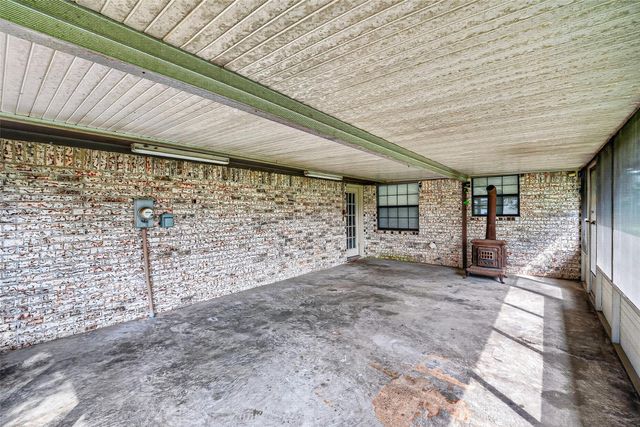 210 Woodhaven Street, Highlands, TX 77562