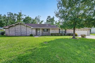 210 Woodhaven Street, Highlands, TX 77562