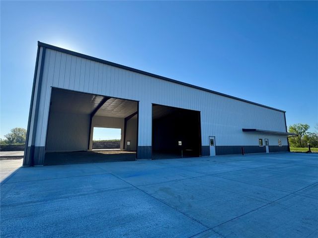 3100 Eagle View Court, Robins, IA 52328