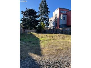 7580 Ne HASSALO St, Portland, OR 97213