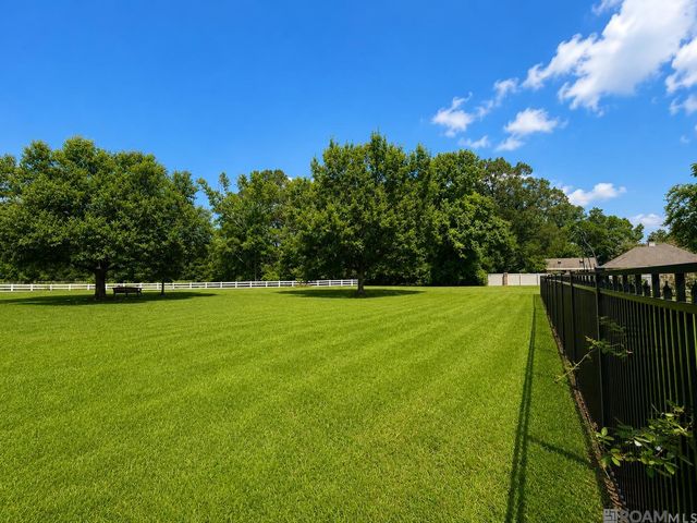 23943 Sunnyside Ln, Zachary, LA 70791