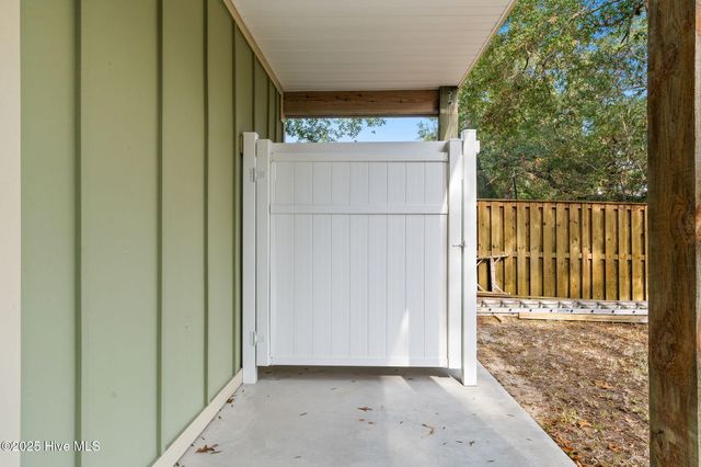 104 NE 26th Street, Oak Island, NC 28465