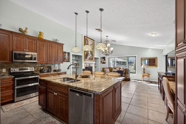 168 Thornton Drive, Palm Beach Gardens, FL 33418