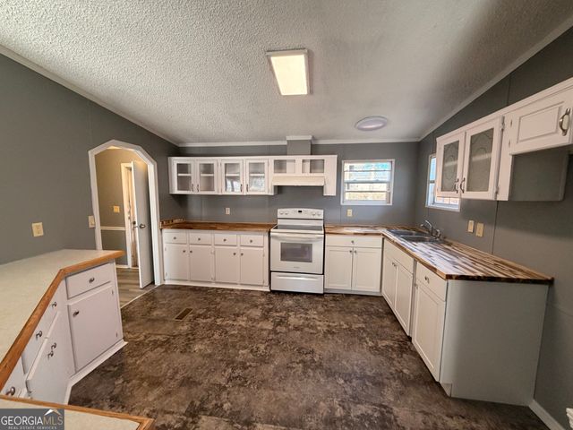 200 Whitlock Drive, Hogansville, GA 30230