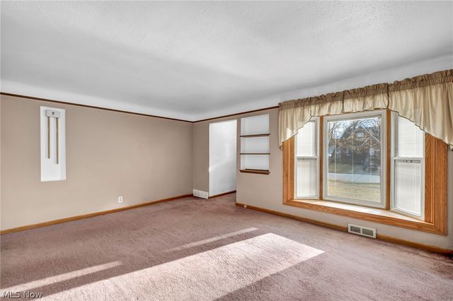 6471 Kerneywood Road, Parma, OH 44129