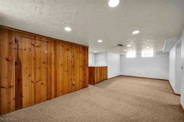 6471 Kerneywood Road, Parma, OH 44129