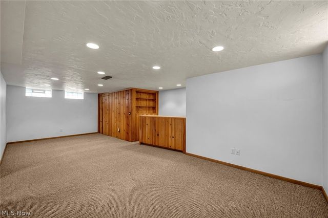 6471 Kerneywood Road, Parma, OH 44129