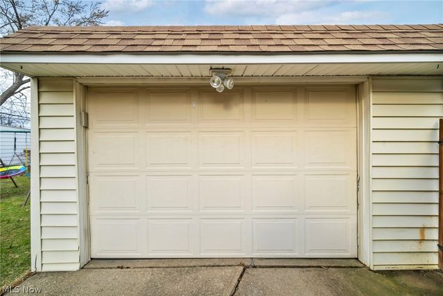 6471 Kerneywood Road, Parma, OH 44129