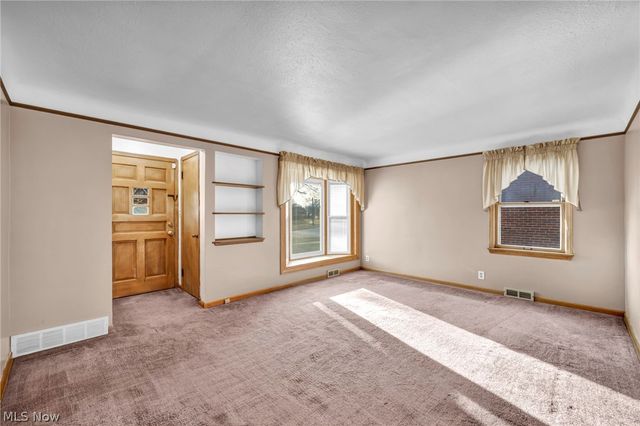 6471 Kerneywood Road, Parma, OH 44129