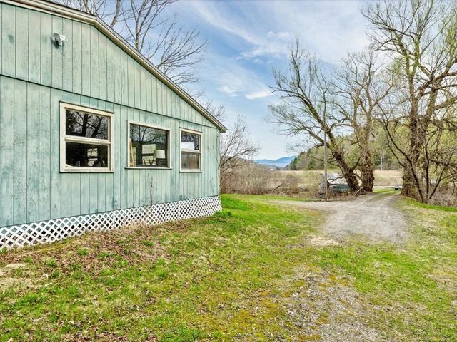 72 Pine Cliffs Road, Fletcher, VT 05464