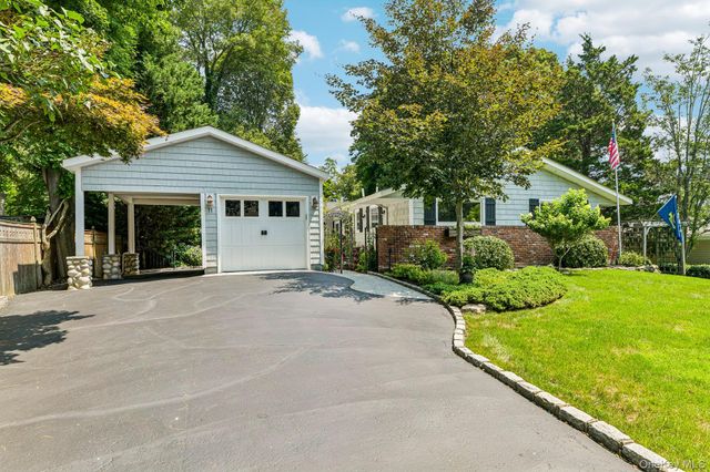 11 Bowman Lane, Kings Park, NY 11754