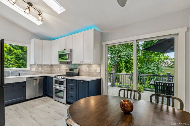 11 Bowman Lane, Kings Park, NY 11754