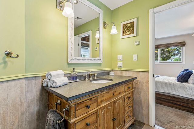 11 Bowman Lane, Kings Park, NY 11754