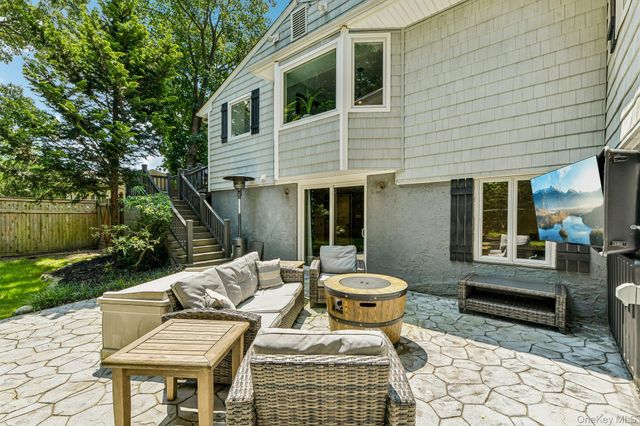 11 Bowman Lane, Kings Park, NY 11754