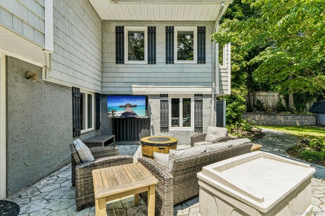 11 Bowman Lane, Kings Park, NY 11754
