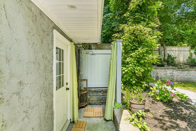 11 Bowman Lane, Kings Park, NY 11754