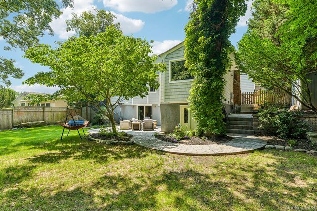 11 Bowman Lane, Kings Park, NY 11754