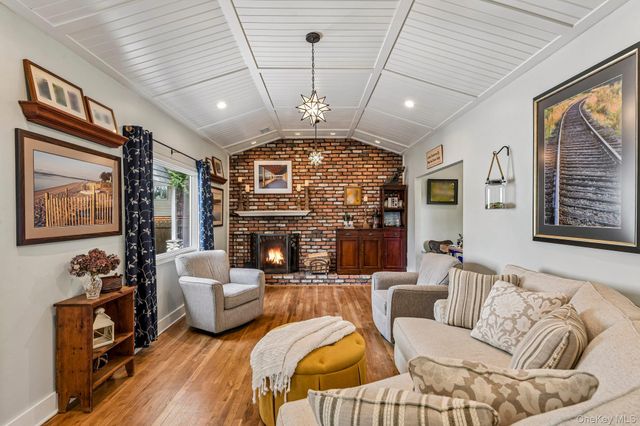 11 Bowman Lane, Kings Park, NY 11754