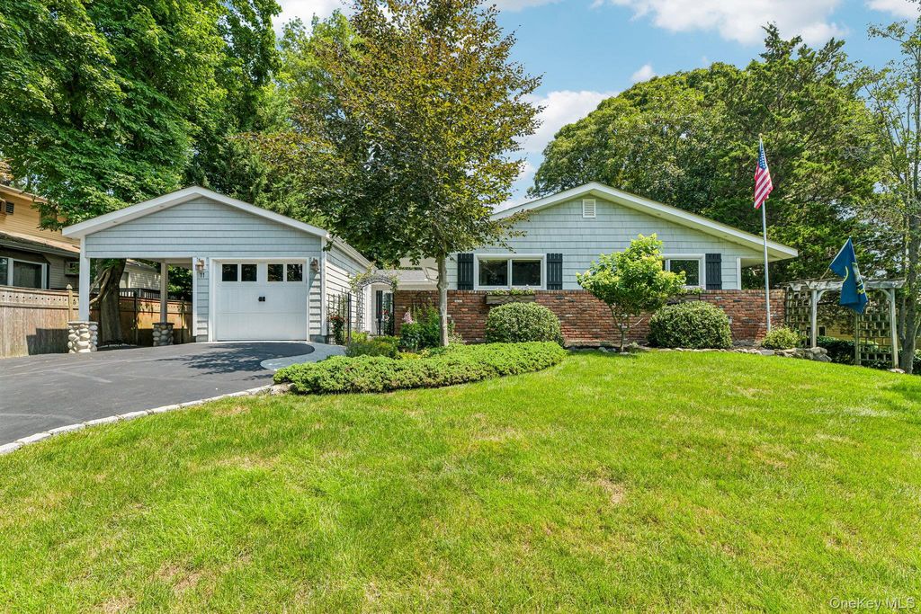 11 Bowman Lane, Kings Park, NY 11754