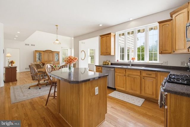 6 ANDREW CT, Hanover, PA 17331