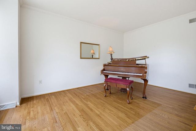 6 ANDREW CT, Hanover, PA 17331