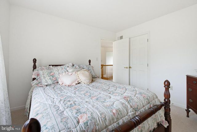 6 ANDREW CT, Hanover, PA 17331