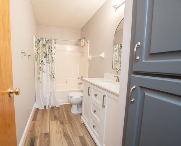 1249 156th Lane NW, Andover, MN 55304