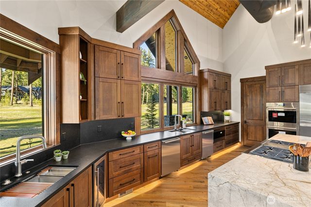 221 Tipple Hill Loop, Cle Elum, WA 98922