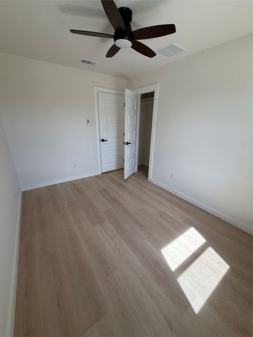 909 LISTER Drive, Garland, TX 75040