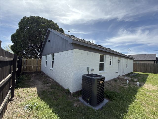 909 LISTER Drive, Garland, TX 75040