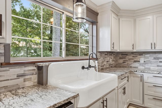 13013 Lemoncrest Lane, Little Rock, AR 72210