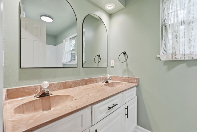 13013 Lemoncrest Lane, Little Rock, AR 72210