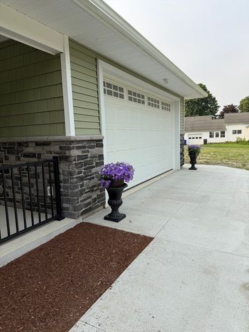 2 Cronin Hill Road, Hatfield, MA 01038