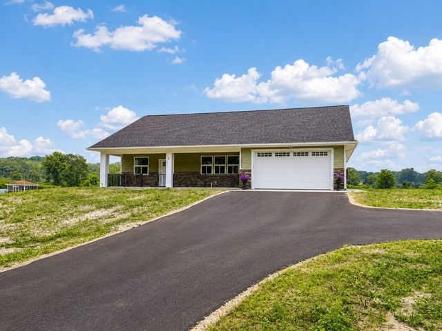 2 Cronin Hill Road, Hatfield, MA 01038
