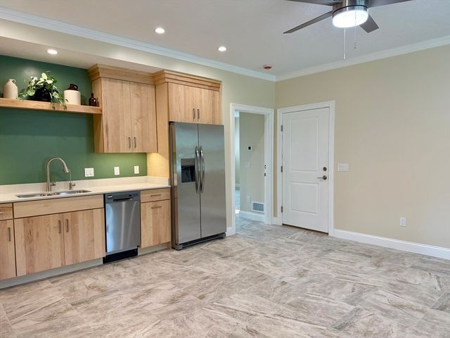 2 Cronin Hill Road, Hatfield, MA 01038