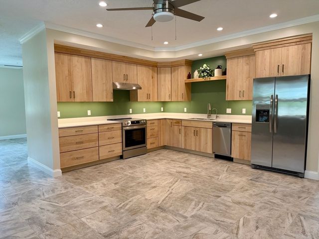 2 Cronin Hill Road, Hatfield, MA 01038