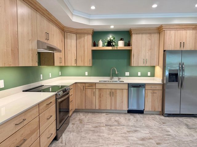 2 Cronin Hill Road, Hatfield, MA 01038