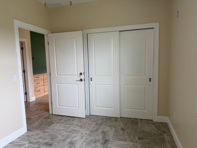 2 Cronin Hill Road, Hatfield, MA 01038