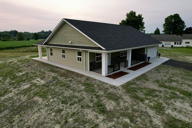 2 Cronin Hill Road, Hatfield, MA 01038