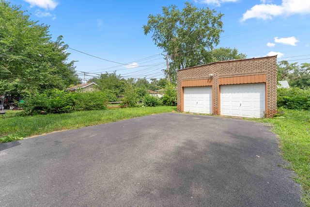 16609 Emerald Avenue, Harvey, IL 60426