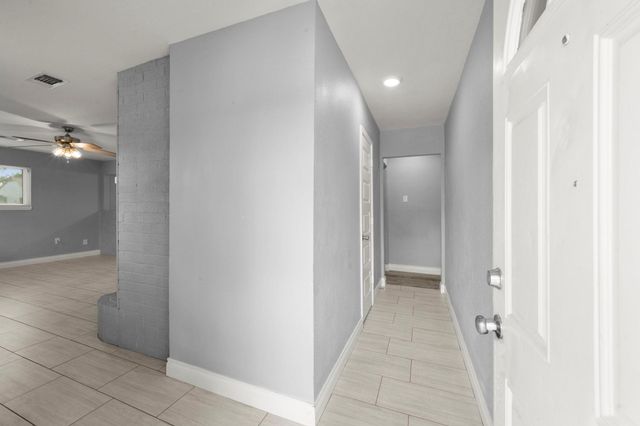 5 E Cleveland Street, Baytown, TX 77520