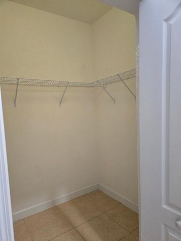 7060 NW 177th Street 103, Hialeah, FL 33015