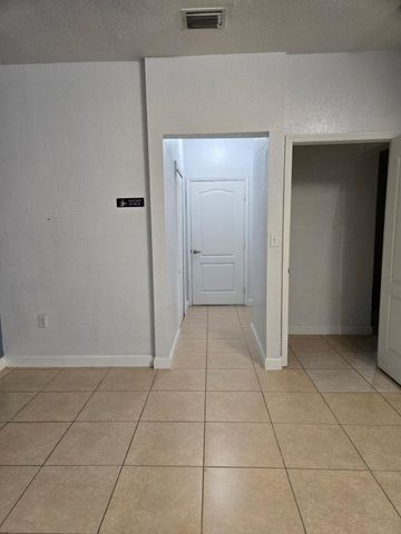 7060 NW 177th Street 103, Hialeah, FL 33015